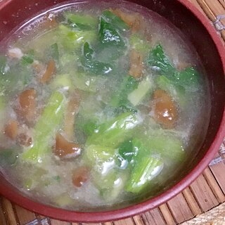小松菜とナメコの味噌汁。